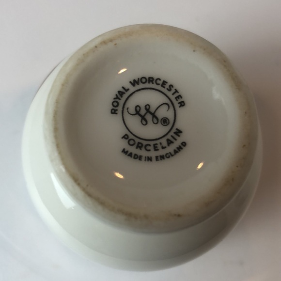 ROYAL WORCESTER “EVESHAM GOLD” PORCELAIN EGG CODDLER PEACH and BERRIES, ENGLAND - Picture 5 of 6